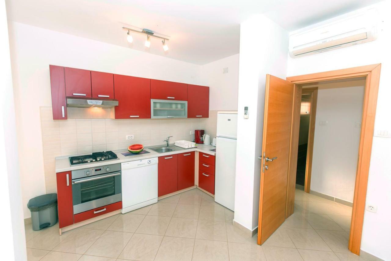 Apartments Villa Dina Karlobag Esterno foto