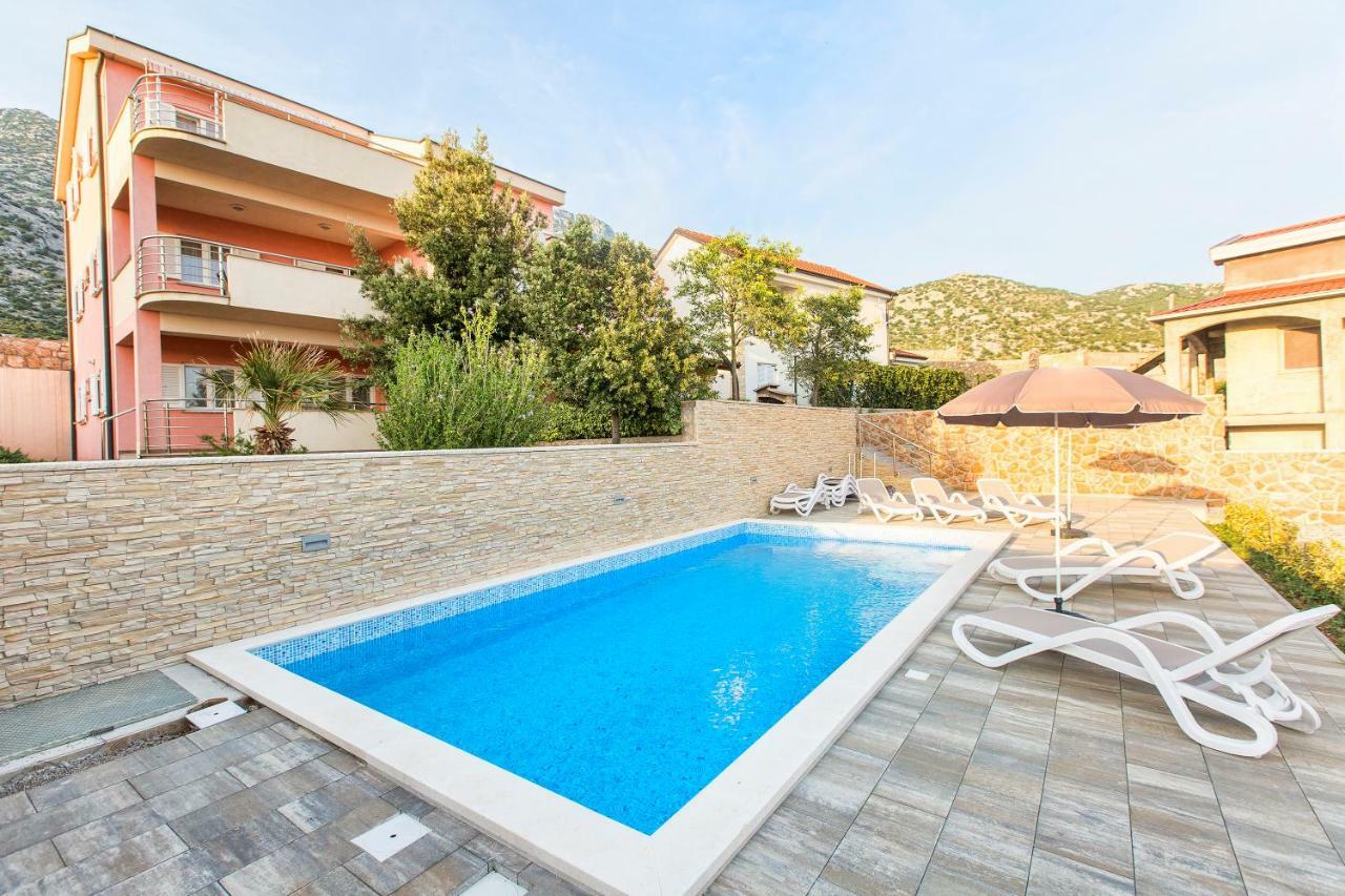 Apartments Villa Dina Karlobag Esterno foto