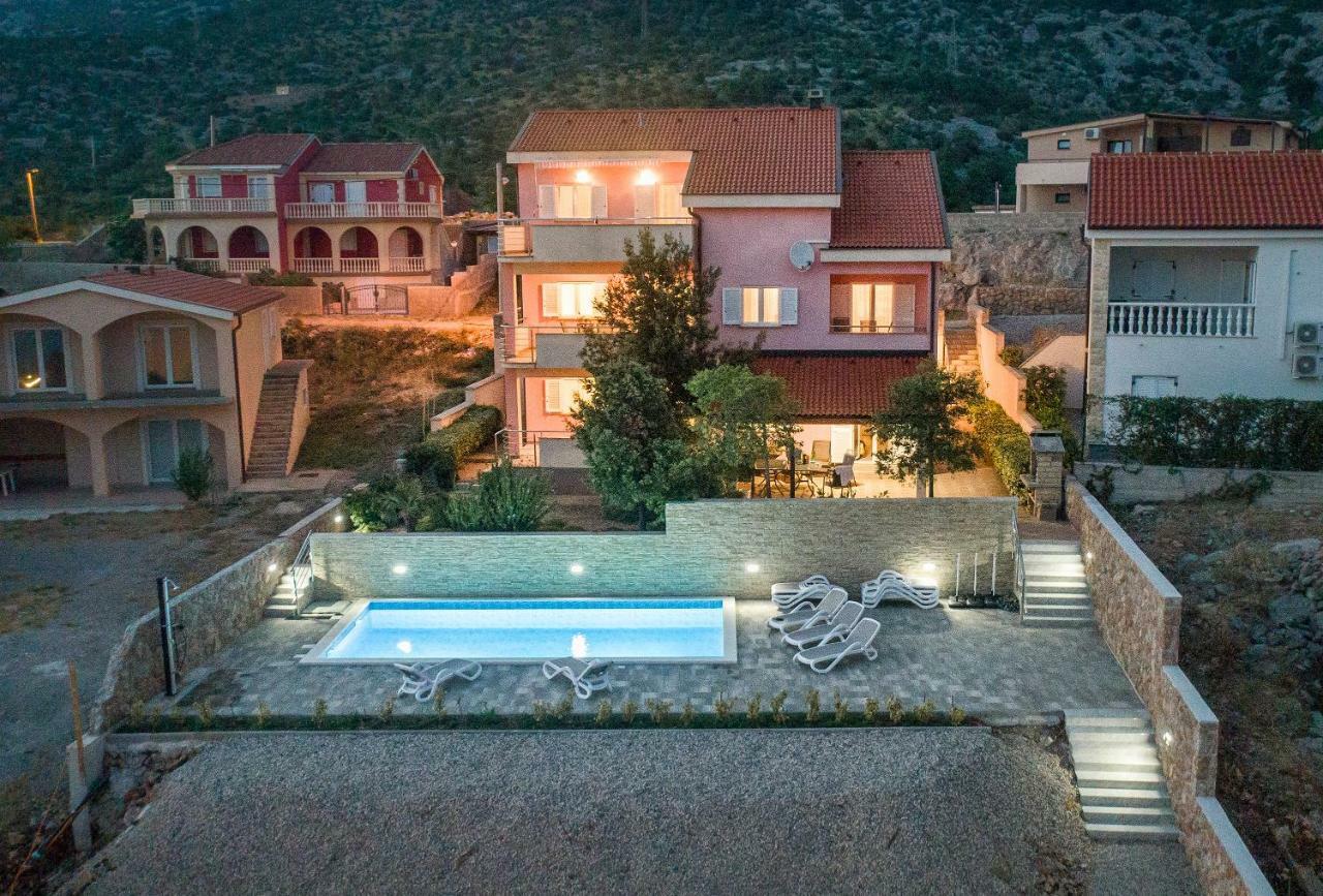Apartments Villa Dina Karlobag Esterno foto