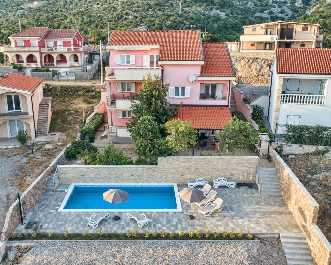 Apartments Villa Dina Karlobag Esterno foto