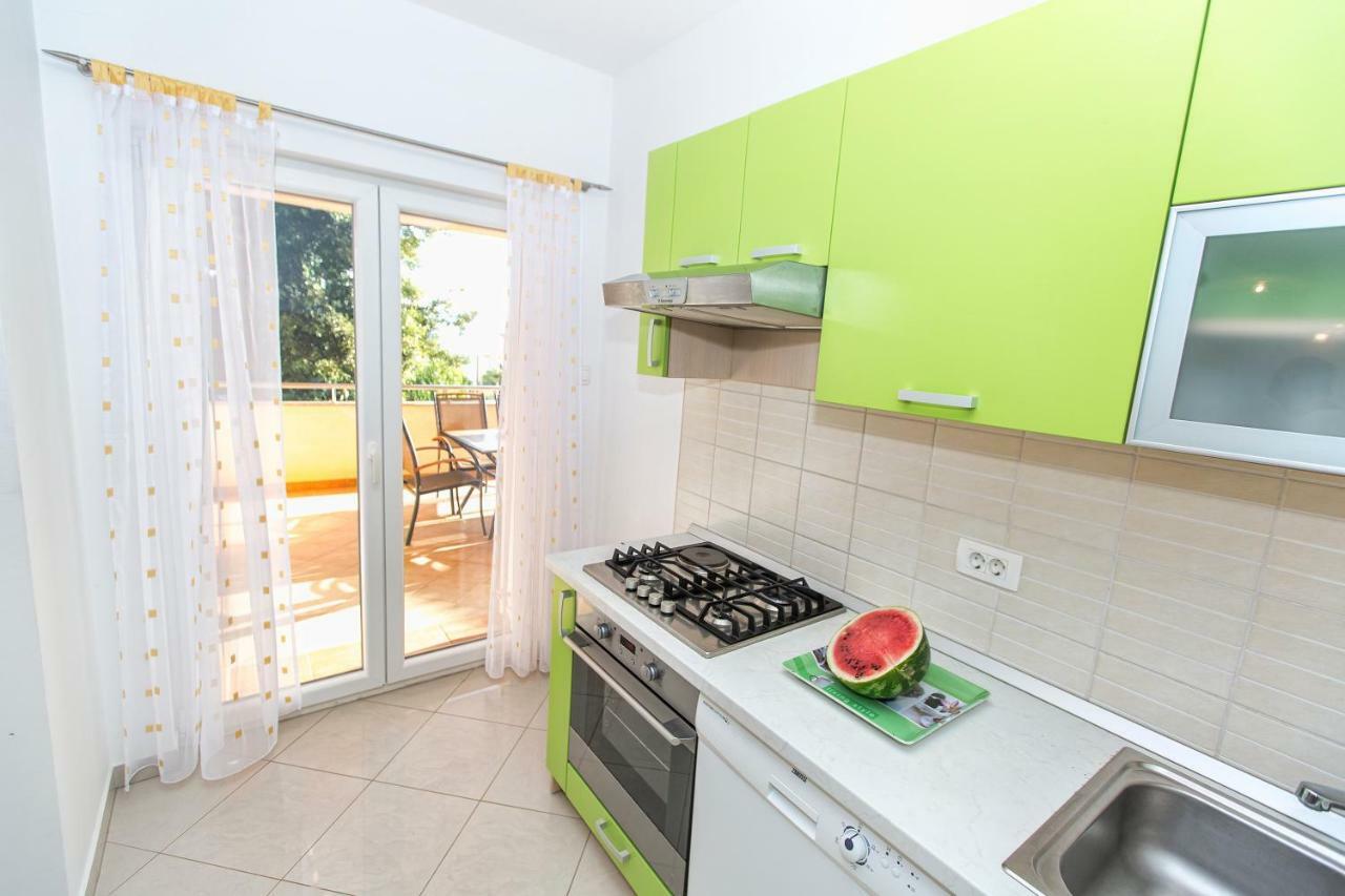 Apartments Villa Dina Karlobag Esterno foto