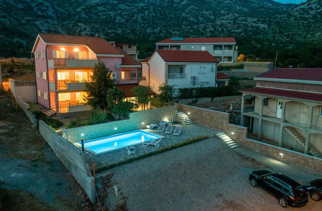 Apartments Villa Dina Karlobag Esterno foto