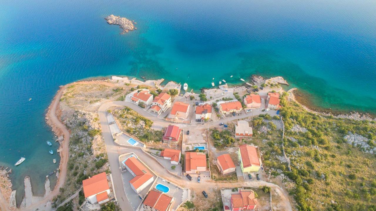 Apartments Villa Dina Karlobag Esterno foto