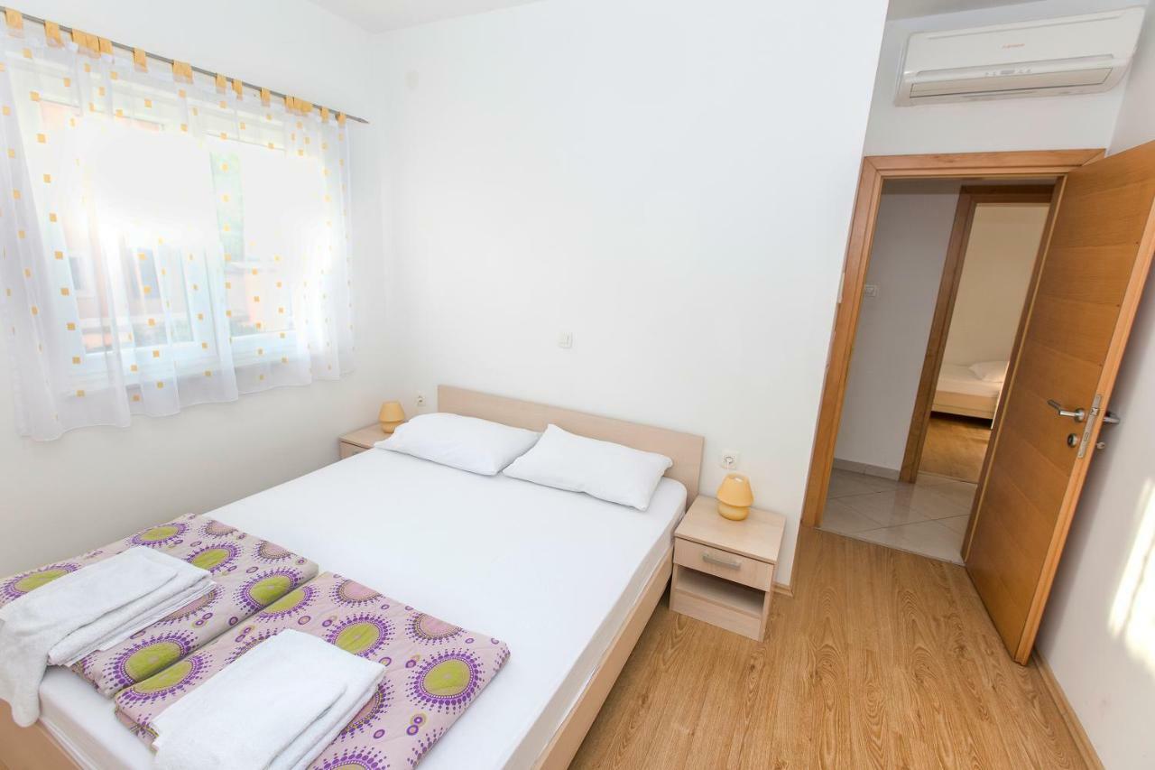 Apartments Villa Dina Karlobag Esterno foto
