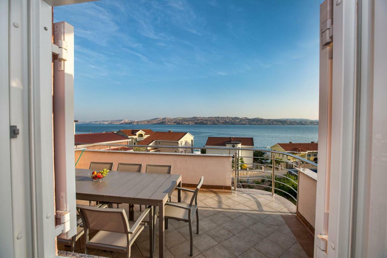 Apartments Villa Dina Karlobag Esterno foto